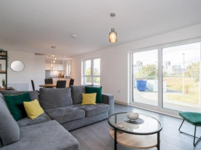 Modern 3Bed Flat with Free Parking and Stunning Views